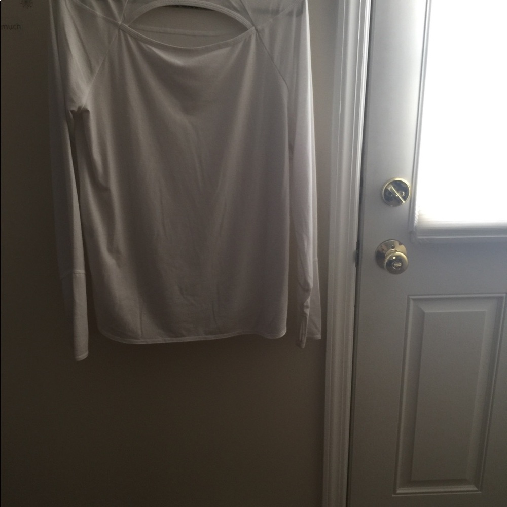 Workout top. - Picture 3 of 4